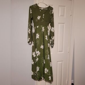 Night Bloom Long Sleeve Maxi Dress Color: Green Floral Size: XS, brand new w tag